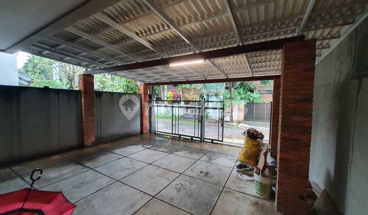 Rumah 2Lantai dengan Luas Tanah 105 M2 Lingkungan Asri Setra Duta 2