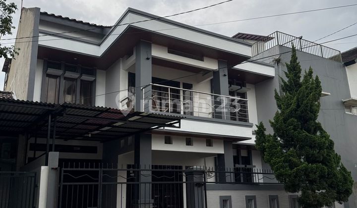 Hunian Nyaman Modern Klasik 2 Lantai, Strategis ke Sekolah Bpk - Taman Holis Indah Bandung