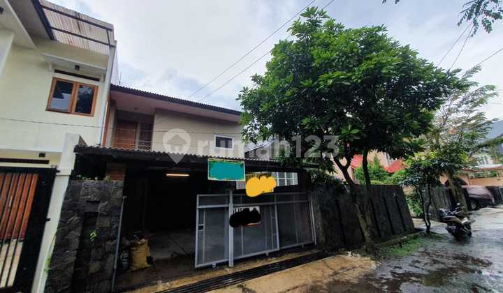 Rumah 2Lantai dengan Luas Tanah 105 M2 Lingkungan Asri Setra Duta 1
