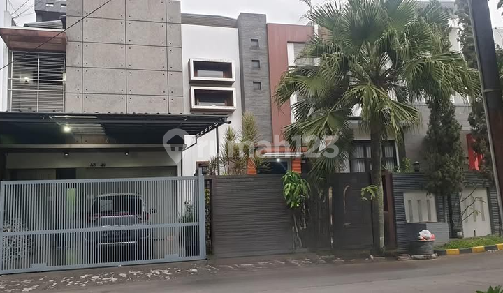 Rumah Furnished 2 lantai di Taman Kopo Indah, Bandung.