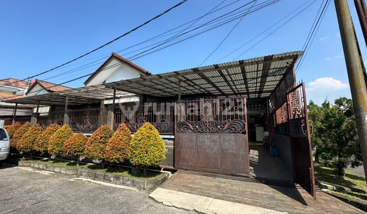 Rumah Bagus Semi Furnished SHM di Taman Holis Indah, Bandung