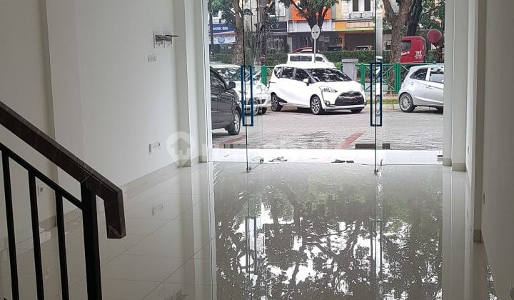 3-Storey Shop House in BSD Modern Market, Strategically Facing Main Road