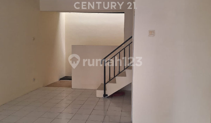 Golden Palm Cengkareng House Tidy Ready to Live Semi Furnished 2