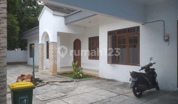 Disewakan Rumah Luas dan Rapih di Pinggir Jalan Cempaka Putih Jakarta Pusat 2
