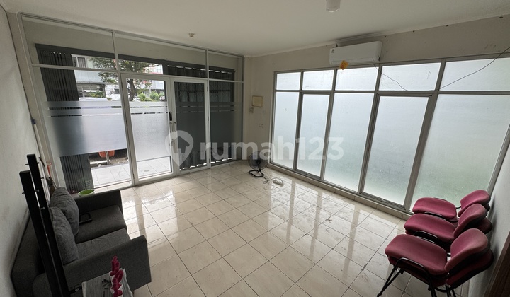 For Rent or For Sale 4-Hook Shop House in Kalideres, West Jakarta 2
