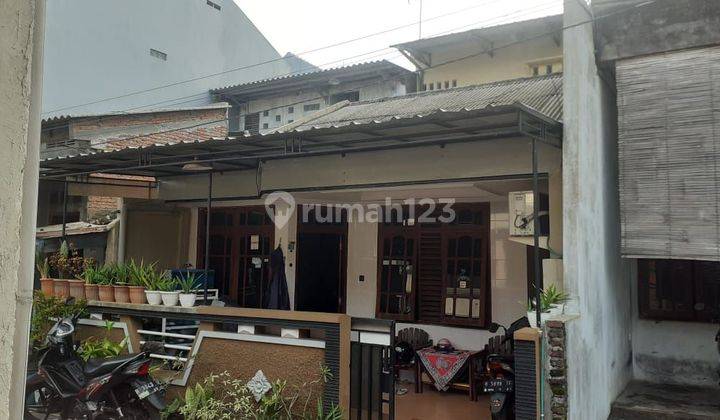 Rumah 2 lantai dekat pusat belanja dan sekolah 1