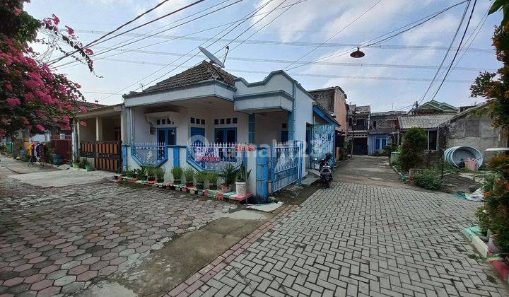 tampak depan rumah hook shm di perum