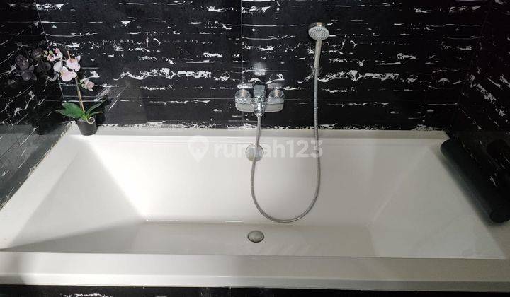 Rumah 3 lantai taman royal tangerang 15