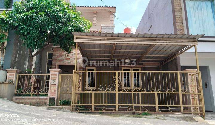 Rumah 2 Lantai Siap Huni Lokasi Strategis di Cikutra Bandung Kota 1