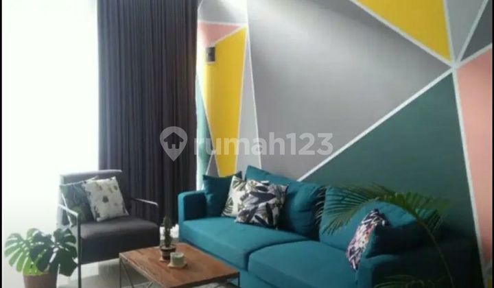 ruang tamu rumah siap huni di komplek