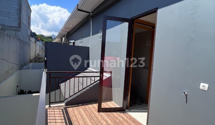 Rumah 2 Lantai Posisi Hook di Komplek Bali Garden Cigadung