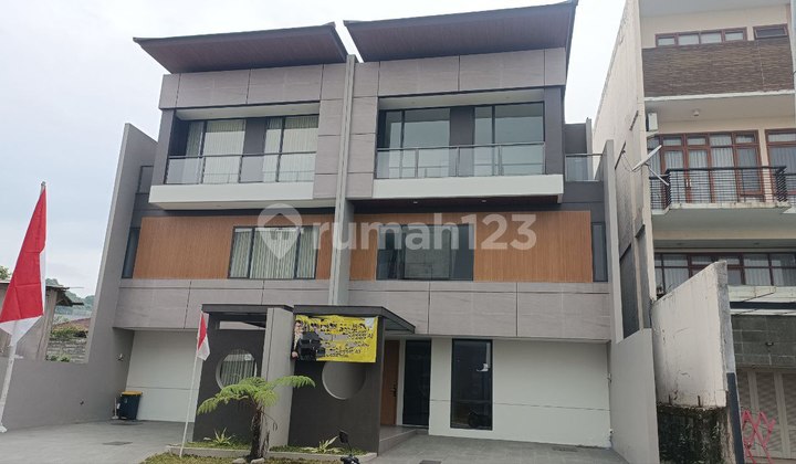 New House in Setraduta with a Swimming Pool Behind the House New House in Setraduta with a Swimming Pool Behind the House