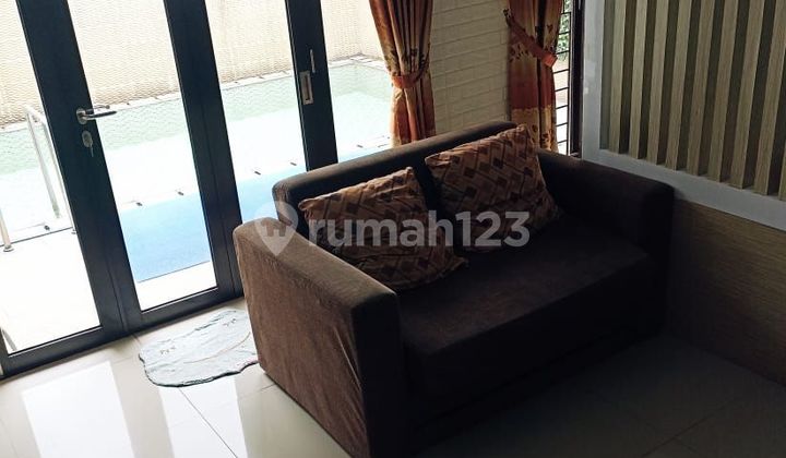 Rumah dengan kolam renang termurah di BSD 