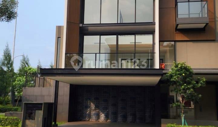 Rumah Mewah Dengan Lift