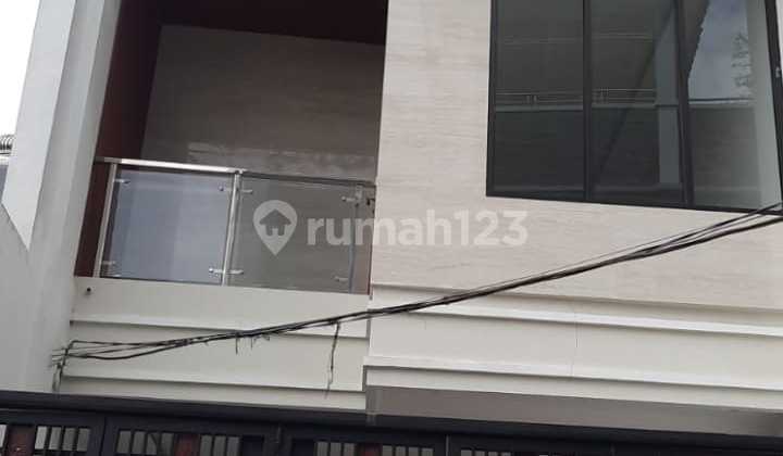 Dijual Cepat Rumah Baru 3,5 lantai di Kavling Polri Jelambar Jakarta Barat