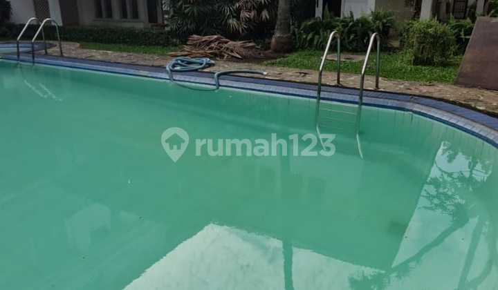 Dijual Rumah Lama Nyaman dengan Pool di Menteng Jakarta Pusat