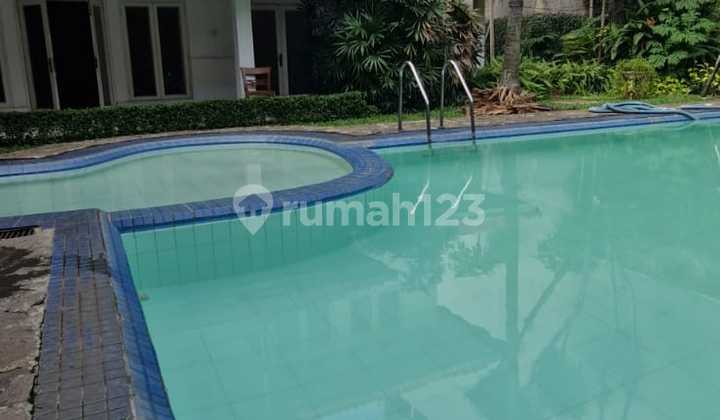 Dijual Rumah Lama Nyaman dengan Pool di Menteng Jakarta Pusat 2