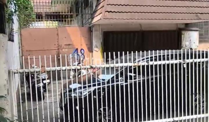 Dijual Murah Bangunan lokasi Strategis Dibawah NJOP di Tanjung Duren Jakbar