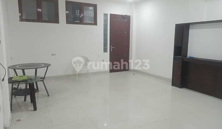 For Rent 4-Story Shop House in Strategic Flood-Free Central Jakarta Location 2