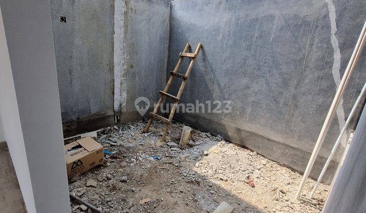 Lokasi Strategis 2 Lantai 10 Menit Dari Tol 5 Menit Dari Stasiun 4