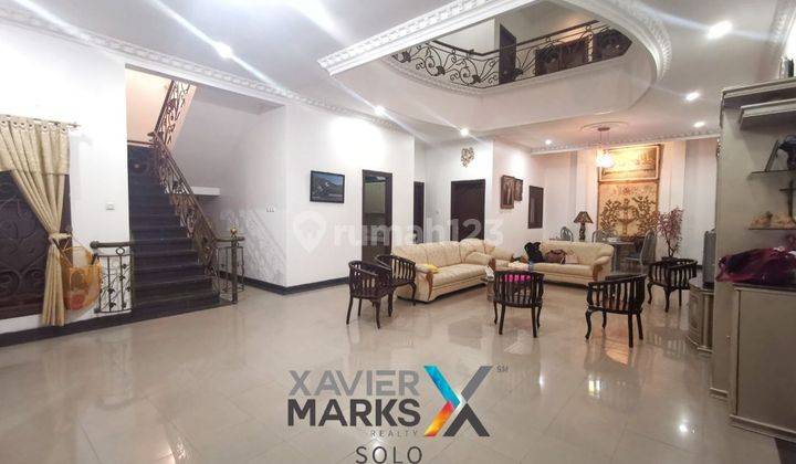 Ruang usaha Villa Mewah di Jalan Utama Tawamangu Solo Jawa Tengah, Karanganyar 550 M SHM 2