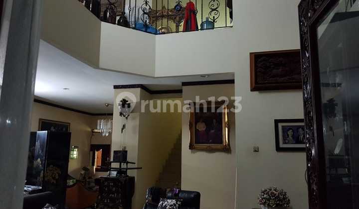 Dijual Rumah Depan Taman Daerah Kebayoran Baru, Jakarta Selatan