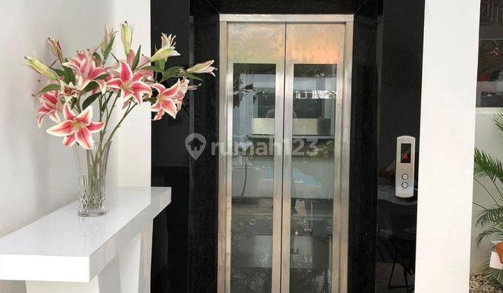 Dijual Rumah Luxury 3 Lantai di Daerah Kemang, Jakarta Selatan 2