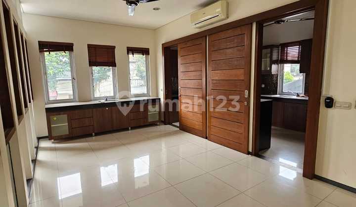 Disewa Rumah Minimalis Area  W. Monginsidi, Jakarta Selatan 2