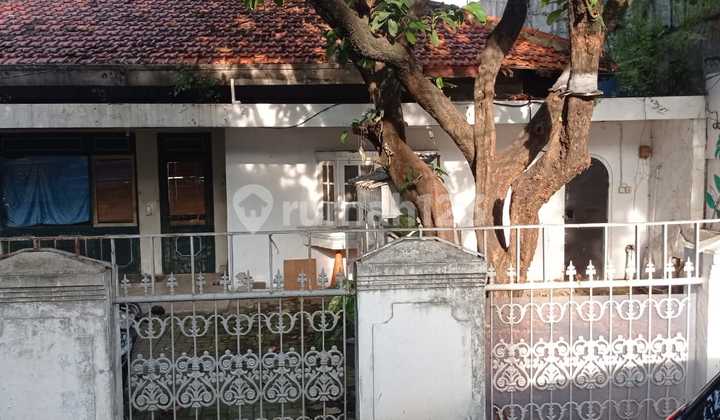 Dijual Rumah Tua Hitung Tanah di Tebet, Jakarta Selatan