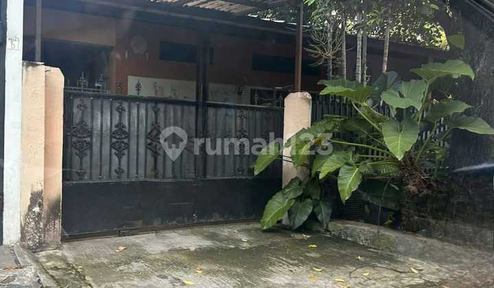 Old house for sale, land area included in Kramat Pela, South Jakarta.