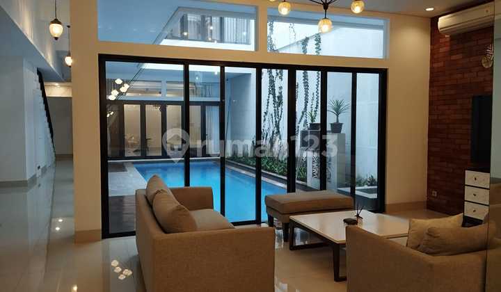 For Rent: House in a Quiet and Green Area, Menteng, Central Jakarta 2