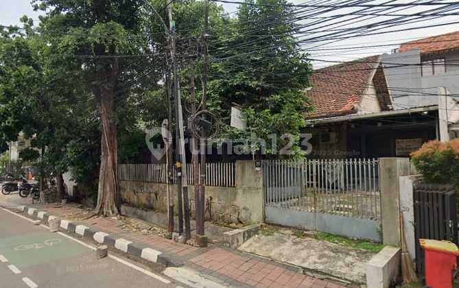 Old House For Sale Suitable for Cafe in Kebayoran Baru, South Jakarta