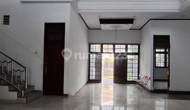 Dijual Rumah Daerah Jalan Utama Pondok Indah, Jakarta Selatan Dijual Rumah Daerah Jalan Utama Pondok Indah, Jakarta Selatan