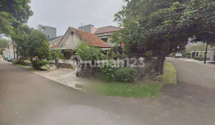 Dijual Rumah Tenang Dan Asri Depan Taman di Kebayoran Baru