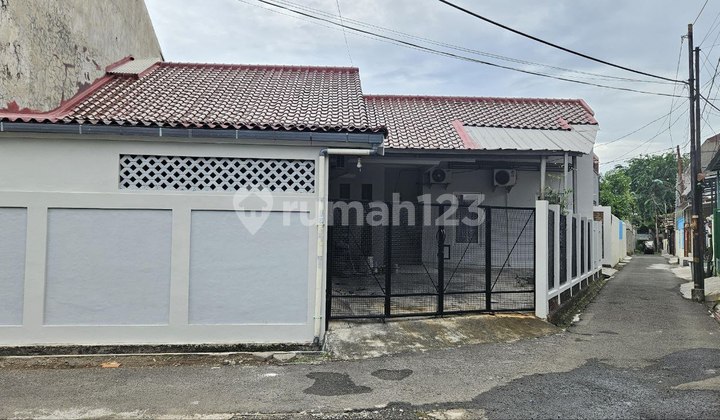 Hoek Luas 220 Depan Taman Rumah Pondok Kelapa Jakarta Timur