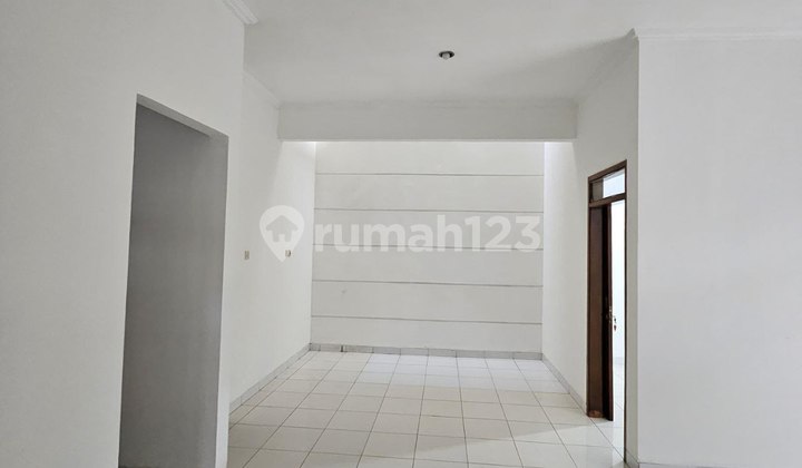 Hoek Luas 220 Depan Taman Rumah Pondok Kelapa Jakarta Timur 2