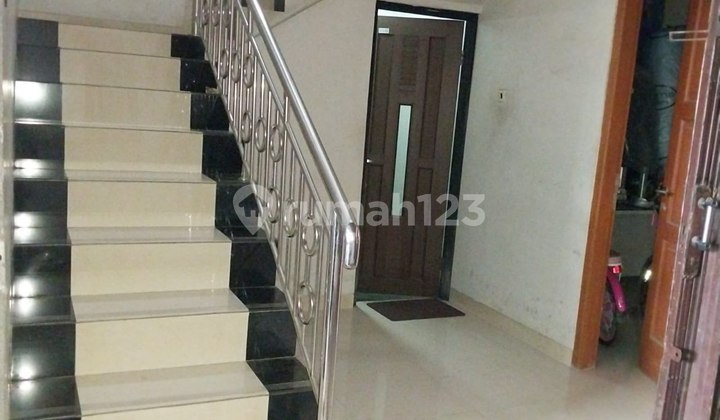 DIJUAL RUMAH BAGUS 3 LT SIAP HUNI DI BUARAN JAKARTA TIMUR 2