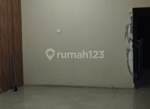 FOR RENT: NICE 4-STORY SHOPHOUSE IN SAHARJO, TEBET, SOUTH JAKARTA