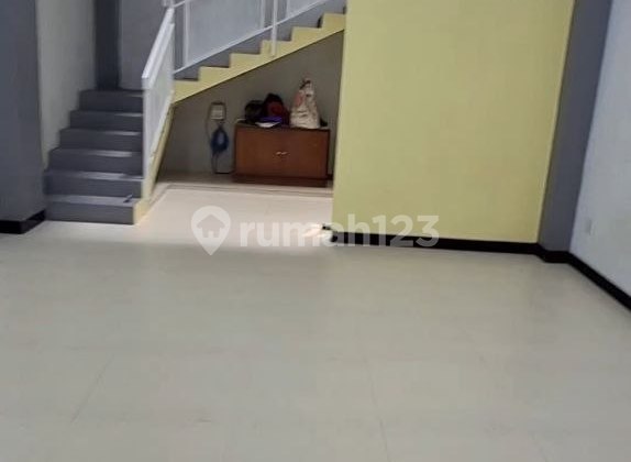 Lease a 3-Story Shop House Suitable for Any Business in Makasar, East Jakarta 2