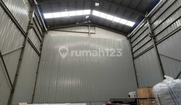 Warehouse for rent in Harapan Indah, ready to occupy, flood-free, minimum lease 2 years, 11-meter ceiling. Warehouse for rent in Harapan Indah, ready to occupy, flood-free, minimum lease 2 years, 11-meter ceiling.
