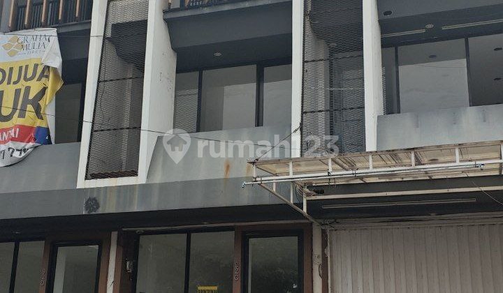 FOR RENT: 3.5-STORY SHOPHOUSE READY TO OCCUPY IN TEBET BARAT, SOUTH JAKARTA