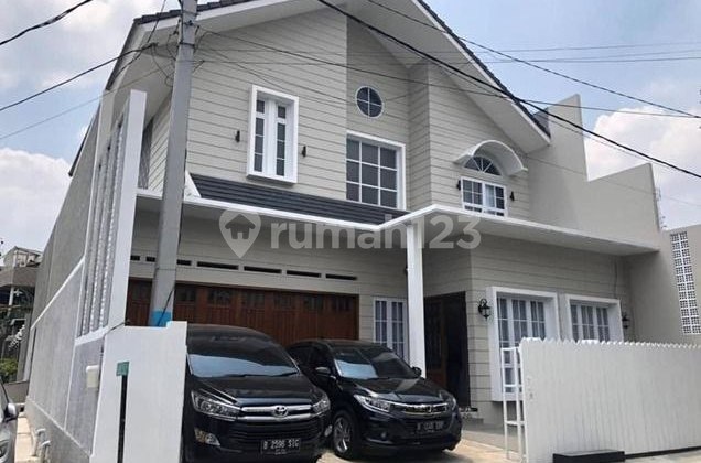 QUICK SALE BEAUTIFUL MODERN CLASSIC 2-STORY HOUSE IN CIMANGGIS DEPOK