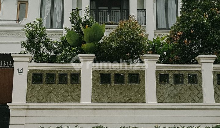 DIJUAL RUMAH KLASIK MEWAH SIAP HUNI DI LUBANG BUAYA JAKARTA TIMUR 1
