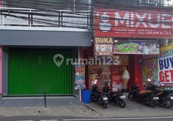 Lease a 3-Story Shop House Suitable for Any Business in Makasar, East Jakarta 1