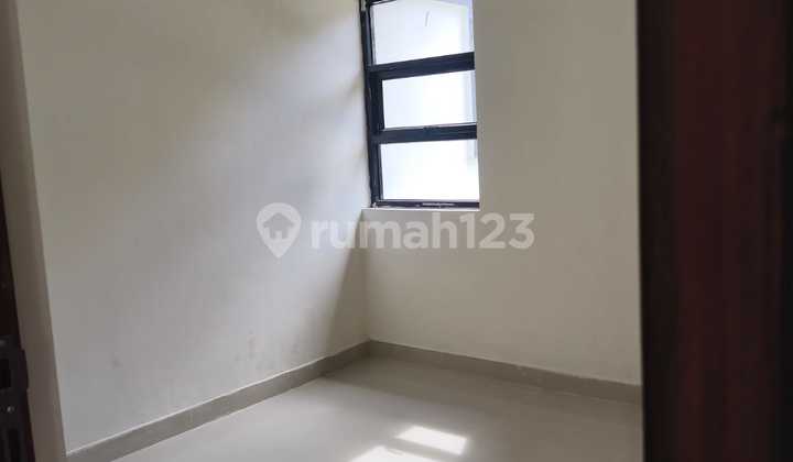 Di Jual Rumah Bagus Siap Huni Dalam Komplek Permata Biru Cileyi