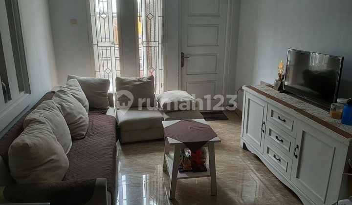 Dijual Rumah Rapi dengan Kolam Renang Dalam Cluster di Jagakarsa Jakarta Selatan 2