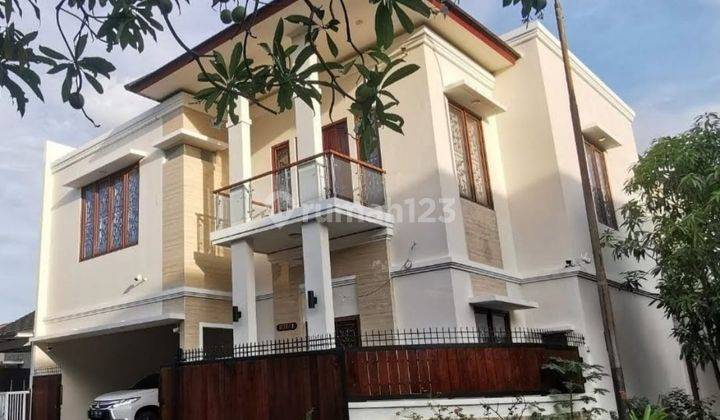 Disewakan Rumah Hook Mewah 3 lantai Full Furnished di Banjar Wijaya 1