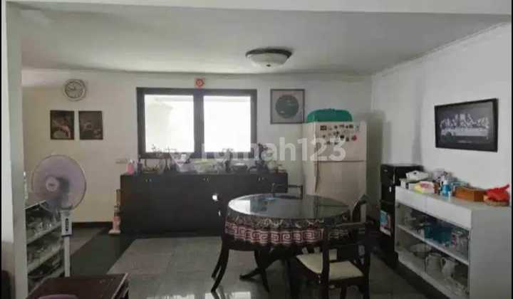 Dijual Rumah Besar Full Furnished di Jelambar Jakarta Barat Harga Dibawah NJOP