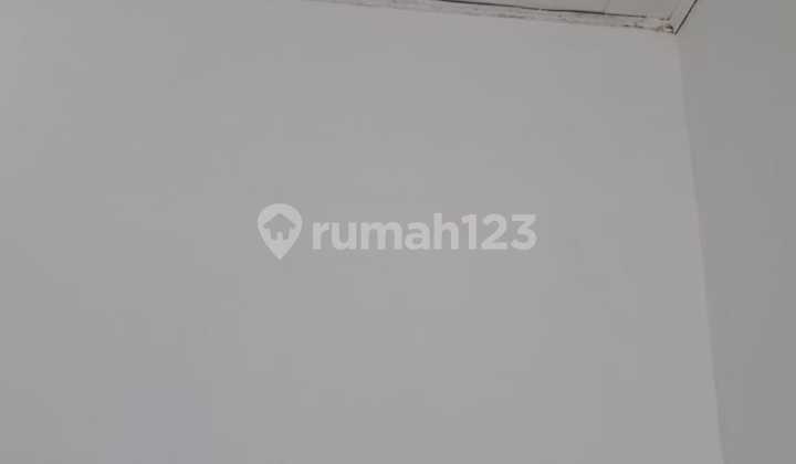 For rent: shop house by the roadside near Sentiong Balaraja market. 2