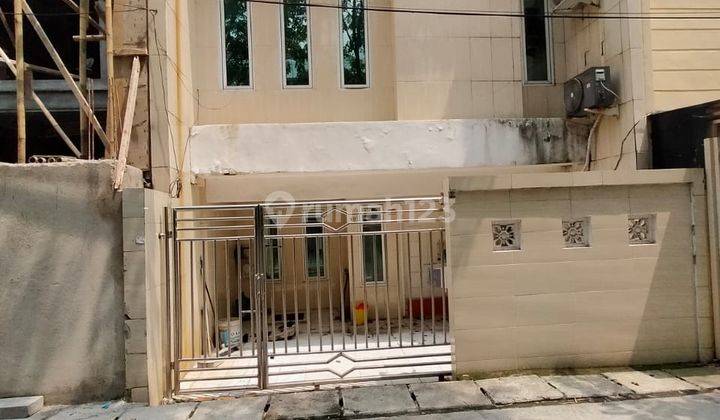 Dijual Rumah Siap Huni di Taman Ratu Nempel Grenville Jakbar 1